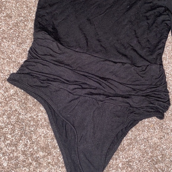 Black One Sleeve Bodysuit - Picture 2 of 4